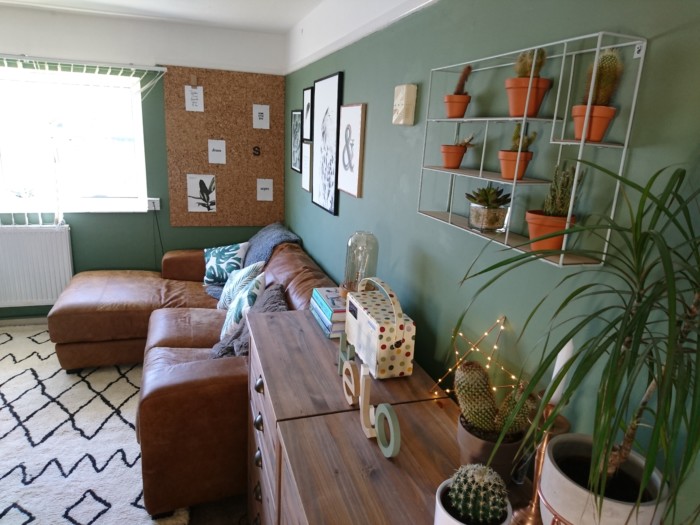 The 20 Best Green Living Rooms Ever, Brown Leather Couch Green Wall